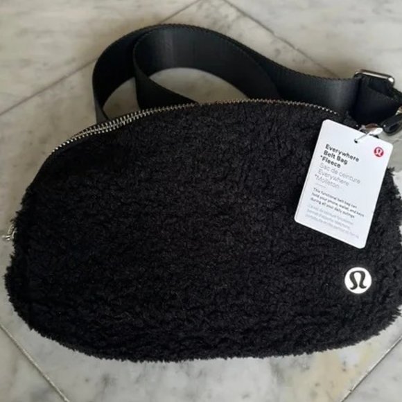 lululemon athletica Handbags - NWT Lululemon Everywhere Belt Bag *Fleece in Black